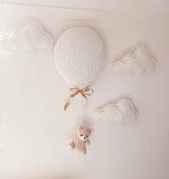 Wandlampje hangend beertje aan ballon met wolkjes