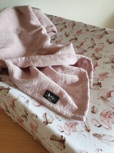 Swaddle broderie oud roze