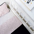 Ledikantdeken Babykamer confetti roze | Wafelstof zwart_