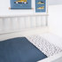 Ledikantdeken Babykamer triangel op wit | Wafelstof donker oud blauw_